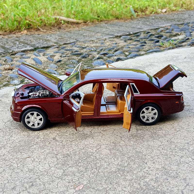 Rolls-Royce Phantom Diecast Model Car (1:24 Scale)
