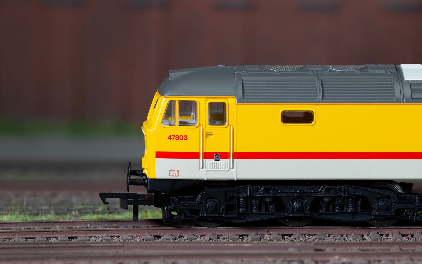 Hornby R30186 RailRoad Plus BR Infrastructure, Class 47, Co-Co, 47803 Diesel Locomotive - Era 8