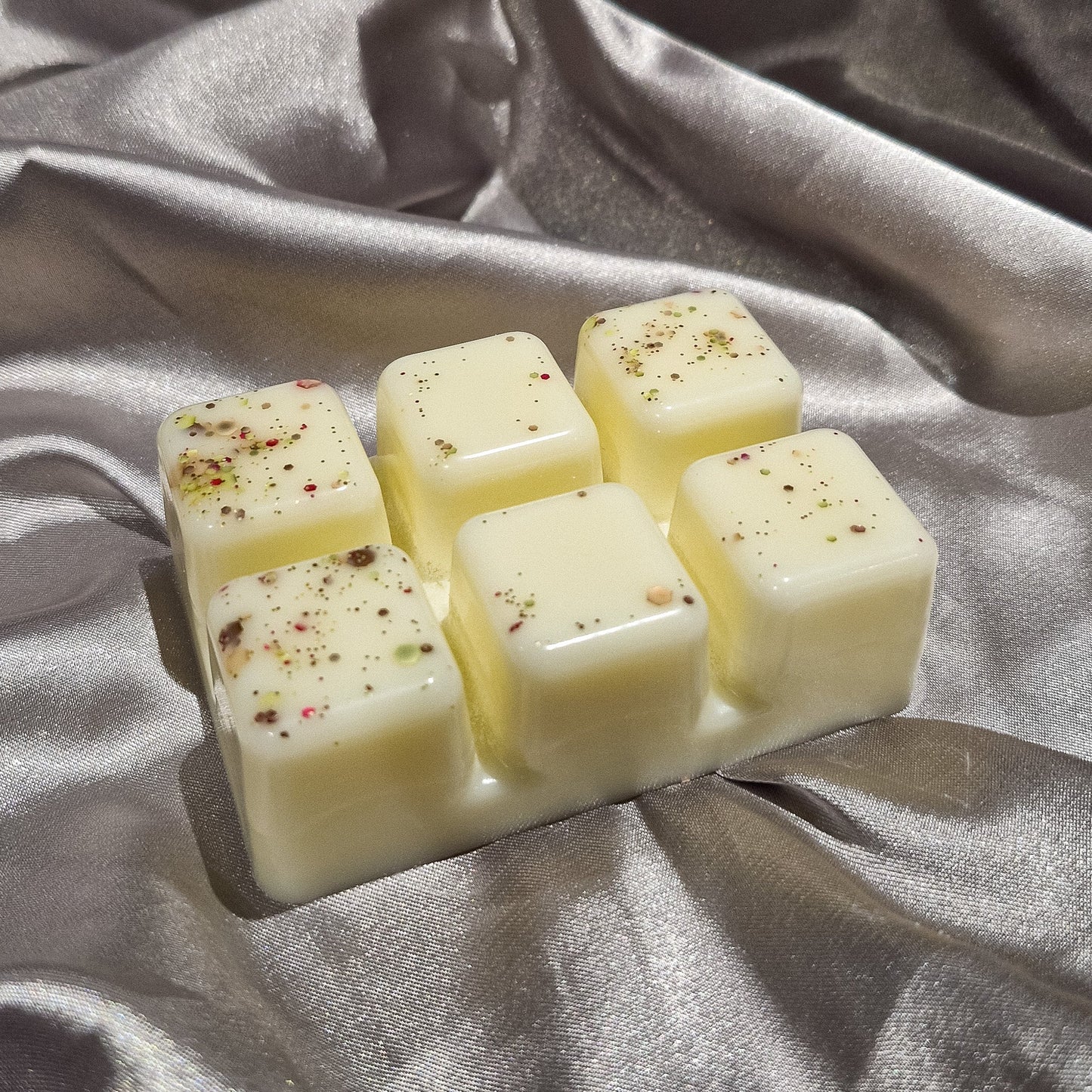 Dark Honey & Sandalwood - Wax Melt Clamshell