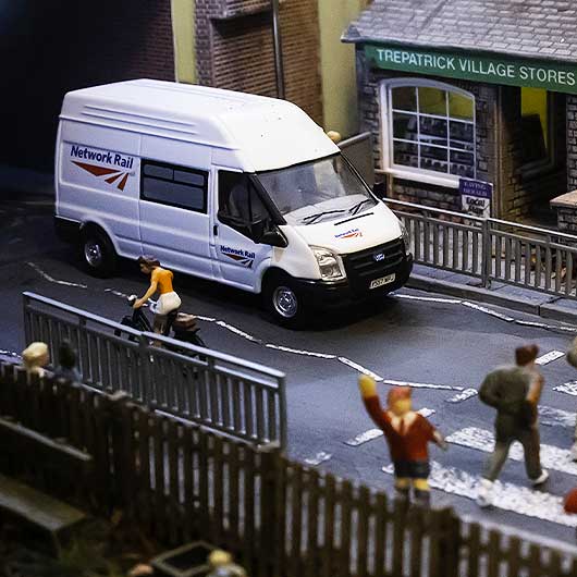 OO Scale | Ready to Paint | Pedestrian Railing - Wide (10 pack)