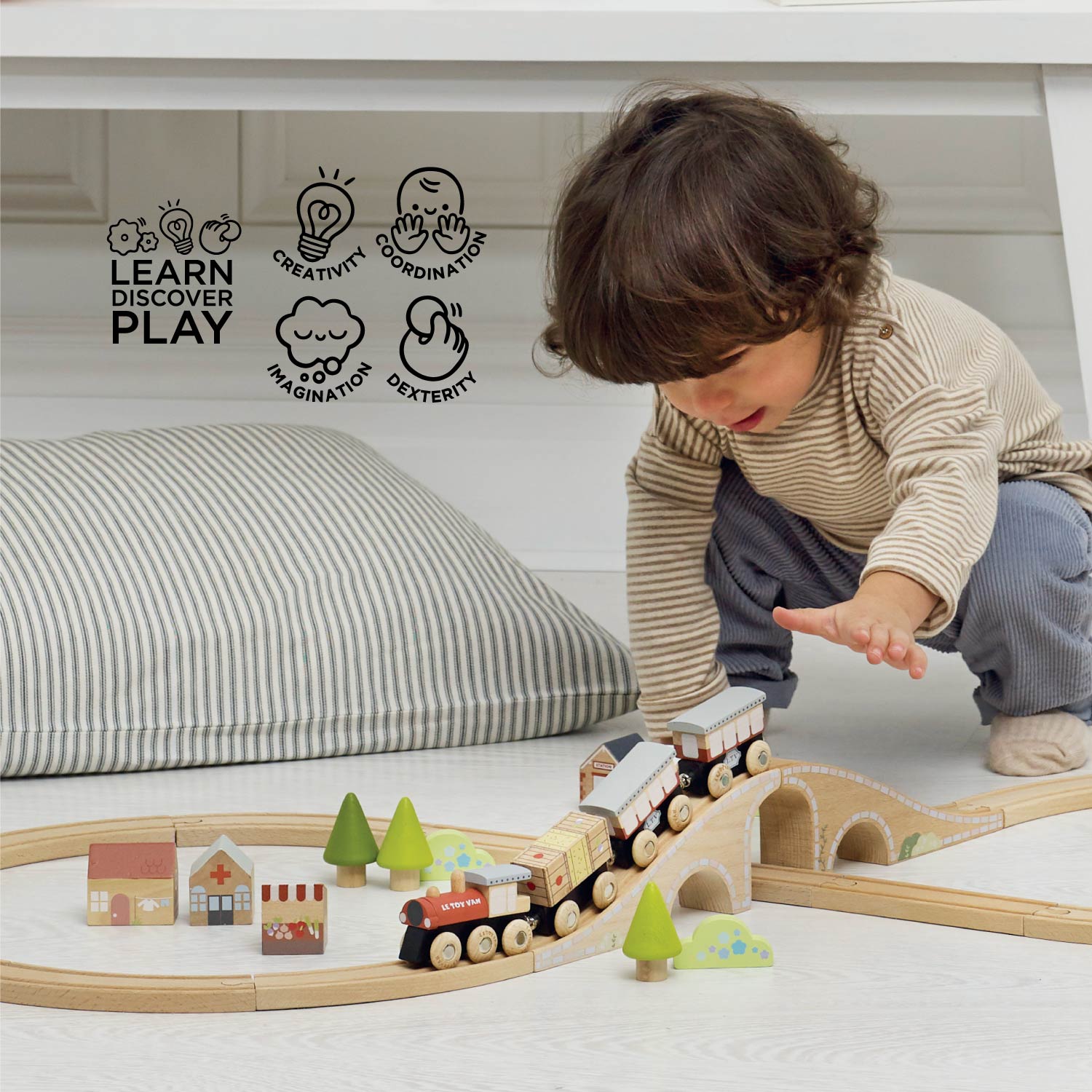 Figure of 8 Wooden Play Train Set