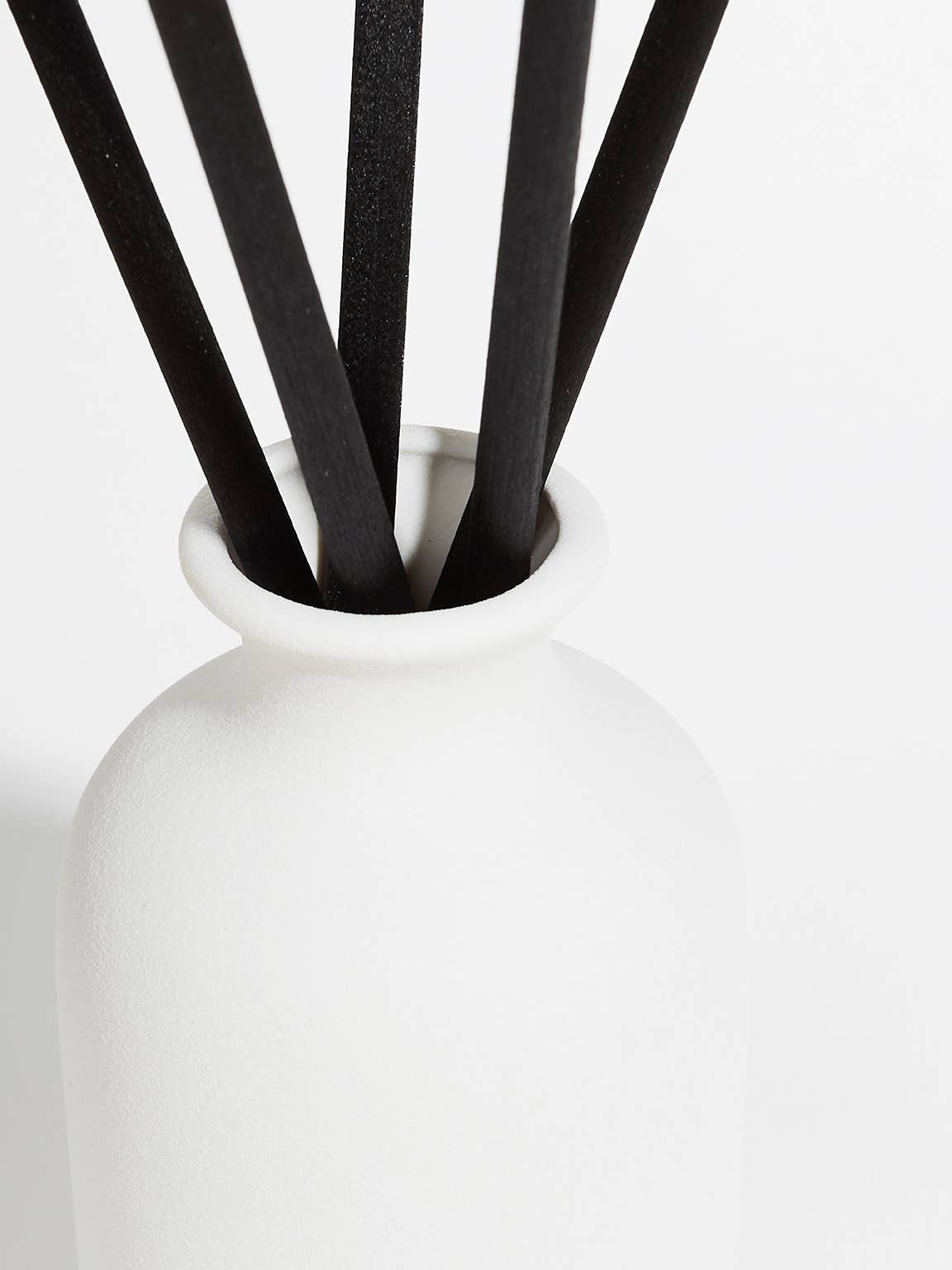 Fresh Linen Ceramic Reed Diffuser - 100ml
