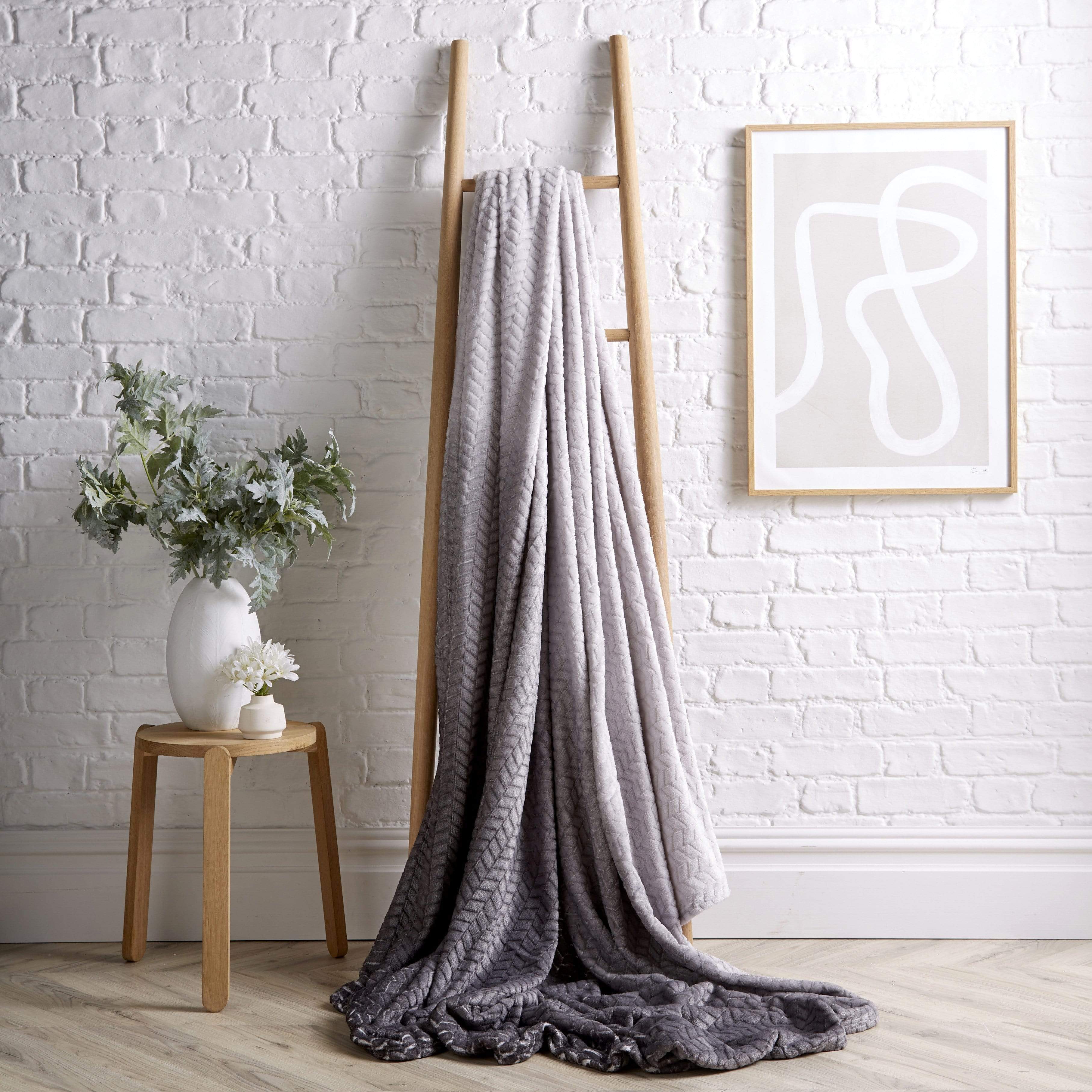 Chevron Ombre Effect Luxurious Oversized Throw Blanket Chunky Soft Fleece for Sofa or Bed All-Season Comfort in Calming Colours by OLIVIA ROCCO