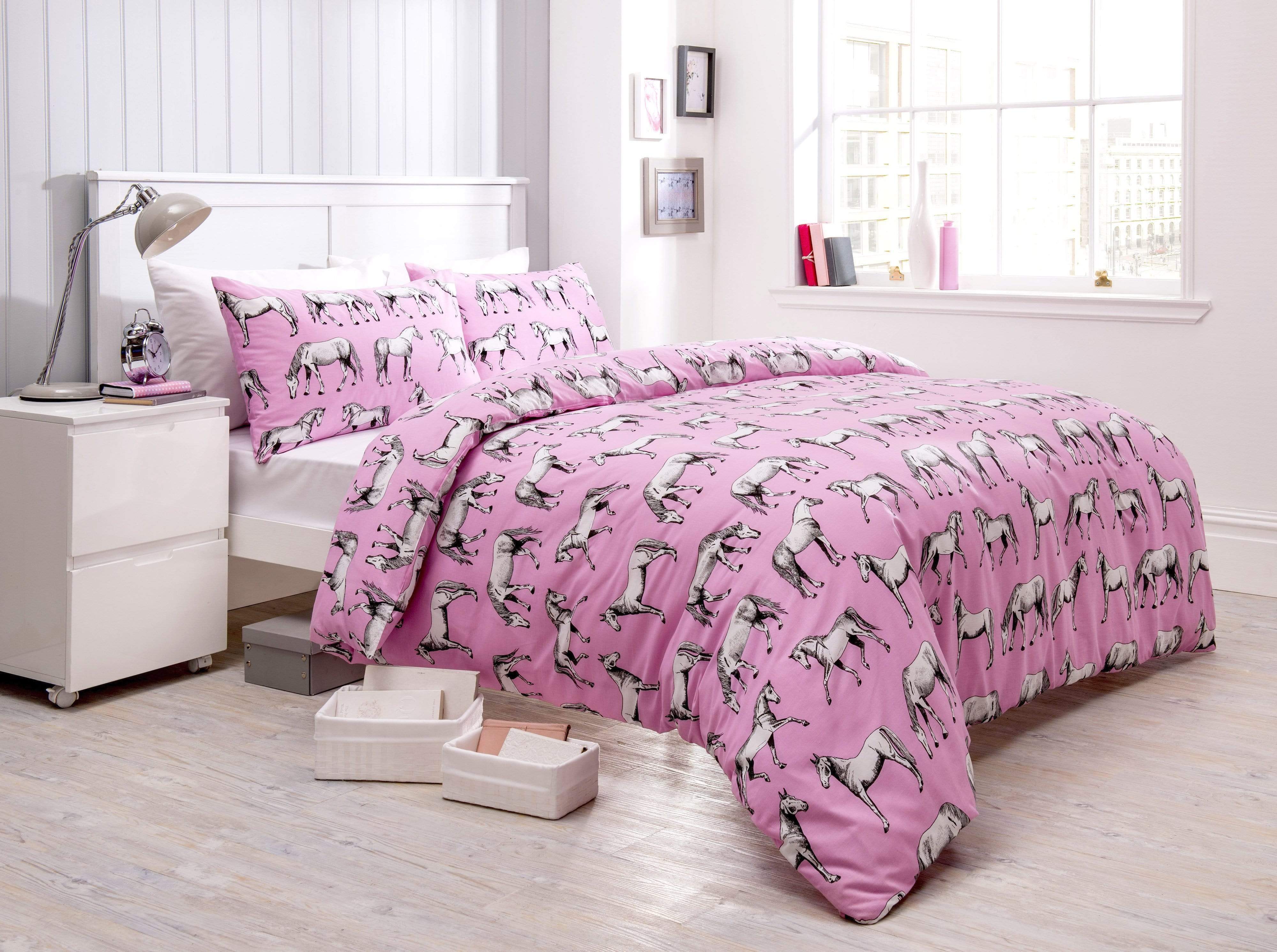Horses Design Cotton Rich Duvet Set with Bold Colours and Luxurious Comfort Elegant Breathable Durable Bedding with Pillow Cases Available in Single and Double Sizes by OLIVIA ROCCO