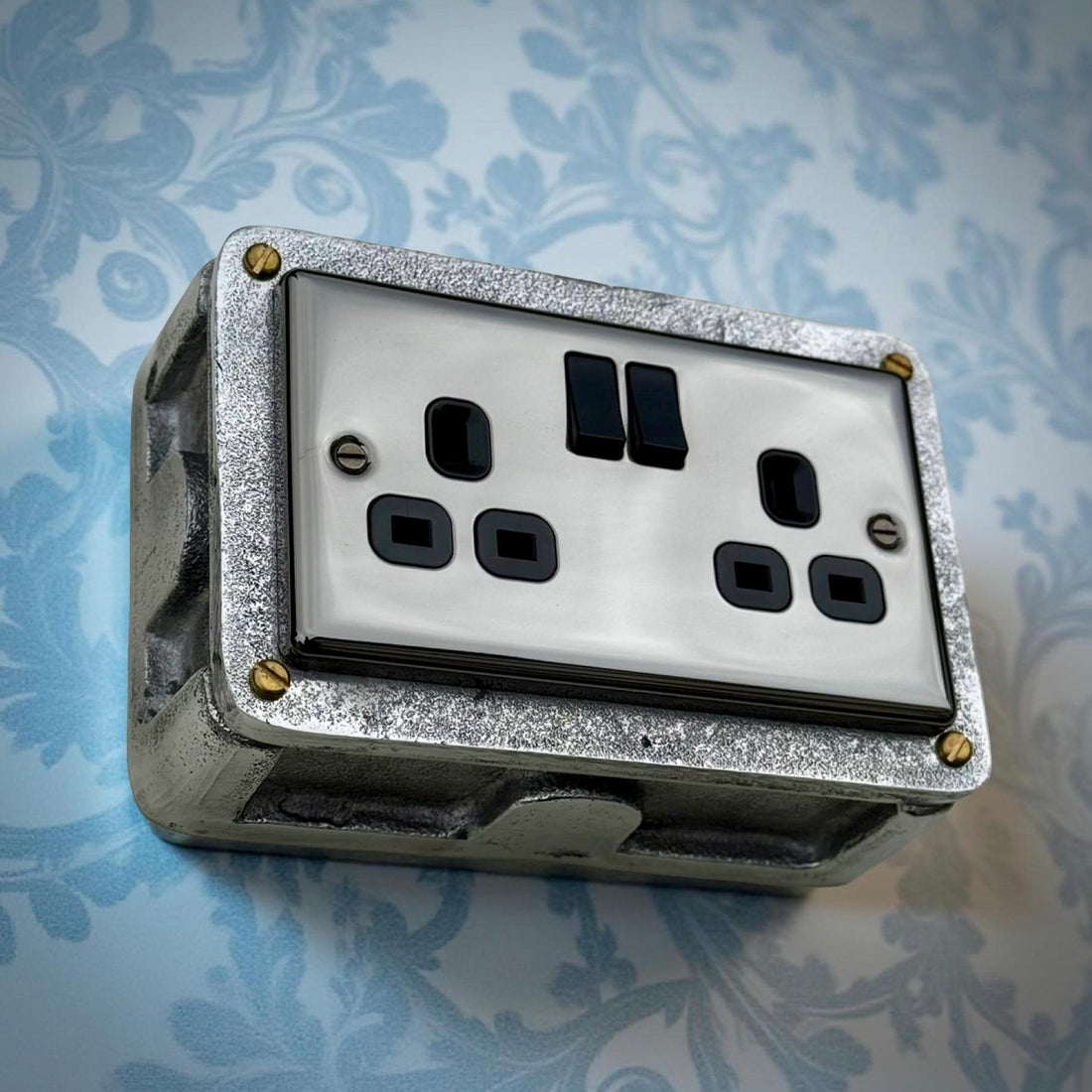 Mirror Finish Switched 13A Double Socket 230V 2 Gang 2G Socket Cast Metal Conduit Switch Industrial