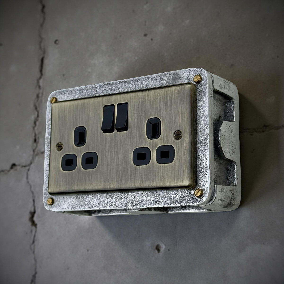 Il Power Socket Antique Brass Double Switched 13A Power Socket 230V 13A 2 Gang 2G Soli ...