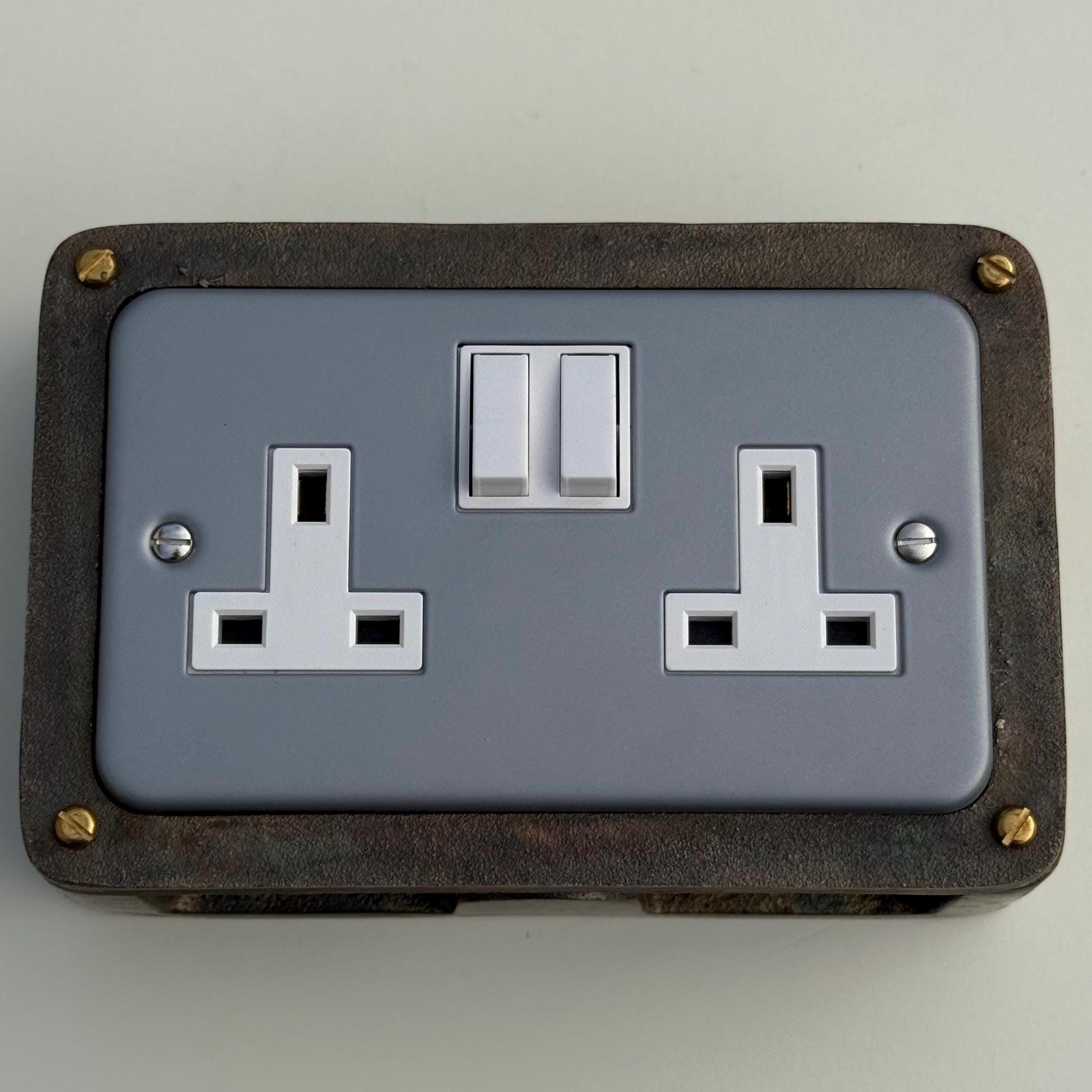 Grey Metal Clad Double Switched 13A Power Socket 230V 2 Gang 2G Socket Antique Brass Conduit Switch Industrial