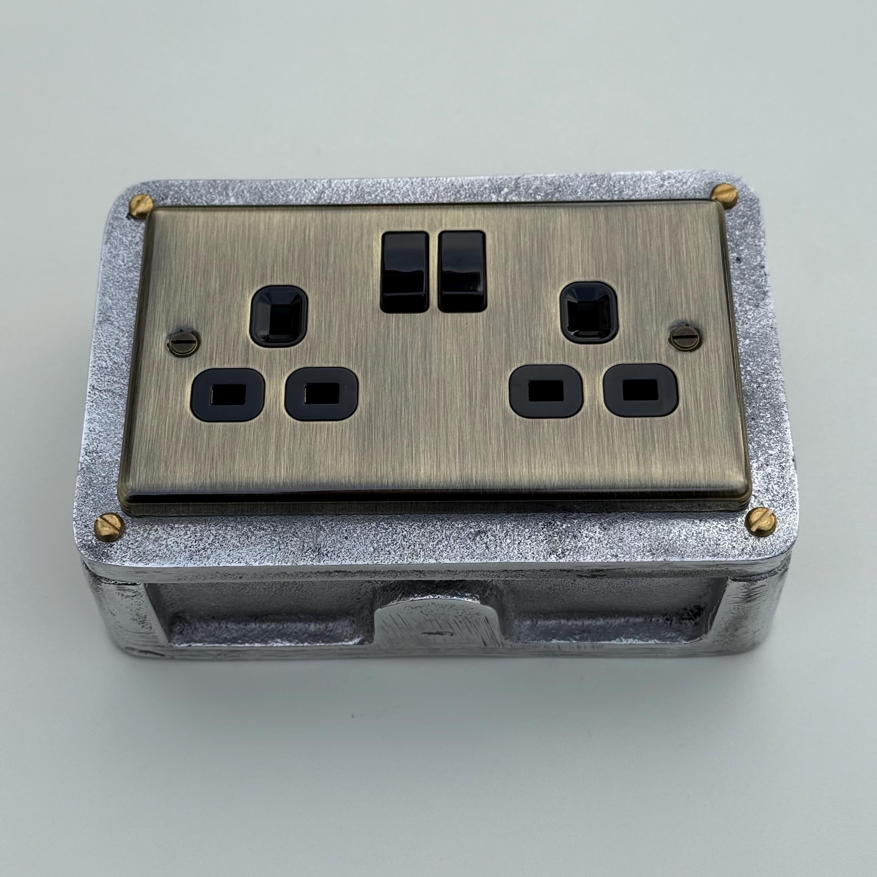 Antique Brass Double Switched 13A Power Socket 230V 13A 2 Gang 2G  Solid Cast Metal Conduit Industrial