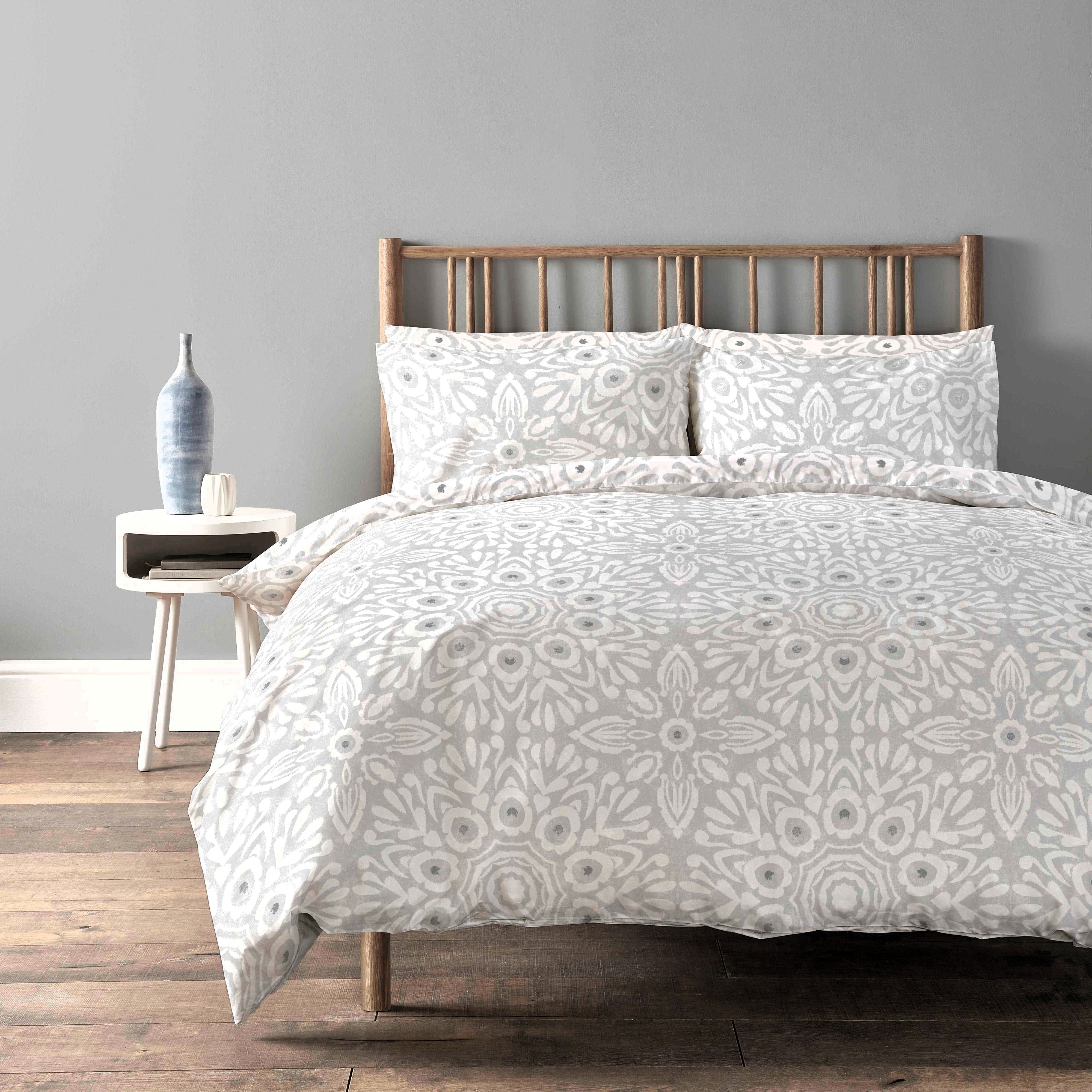 OLIVIA ROCCO Luxury Super Soft Cotton Rich Duvet Sets Easycare Comfortable Bedding Includes Duvet Cover & Pillowcases in Single Double King Size