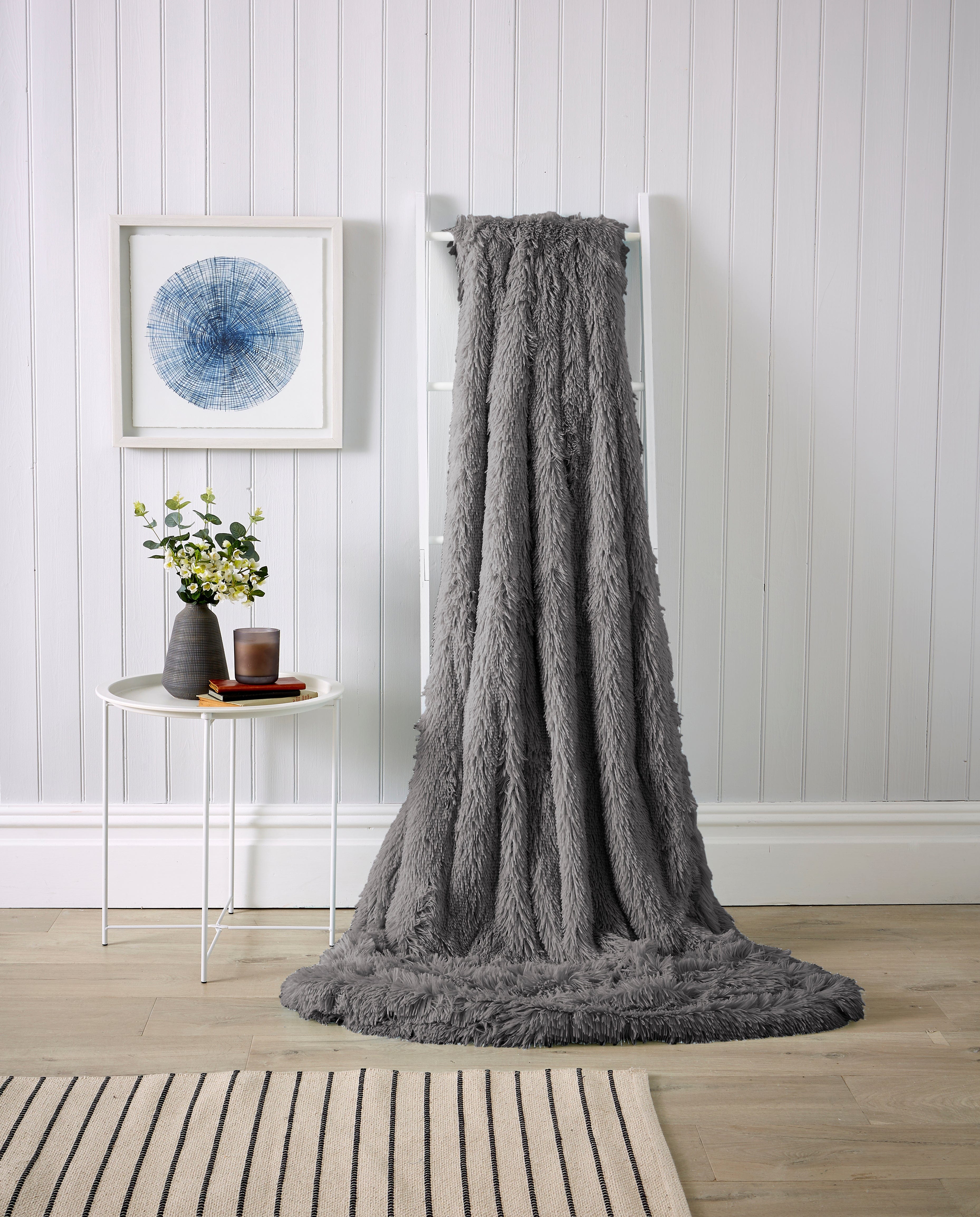 Oversized Chunky Soft Fleece Blanket Fluffy Faux Fur Throw Blanket for Bed and Sofa in Calming Colours by OLIVIA ROCCO
