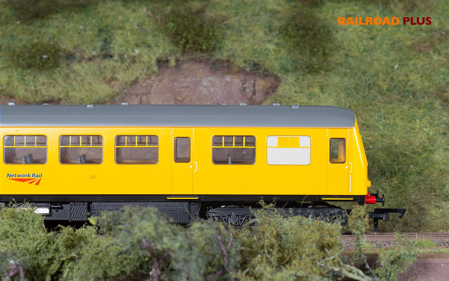 Hornby R30195 RailRoad Plus Network Rail, Class 960, Bo-Bo, 901002 'Iris 2' Diesel Locomotive - Era 8