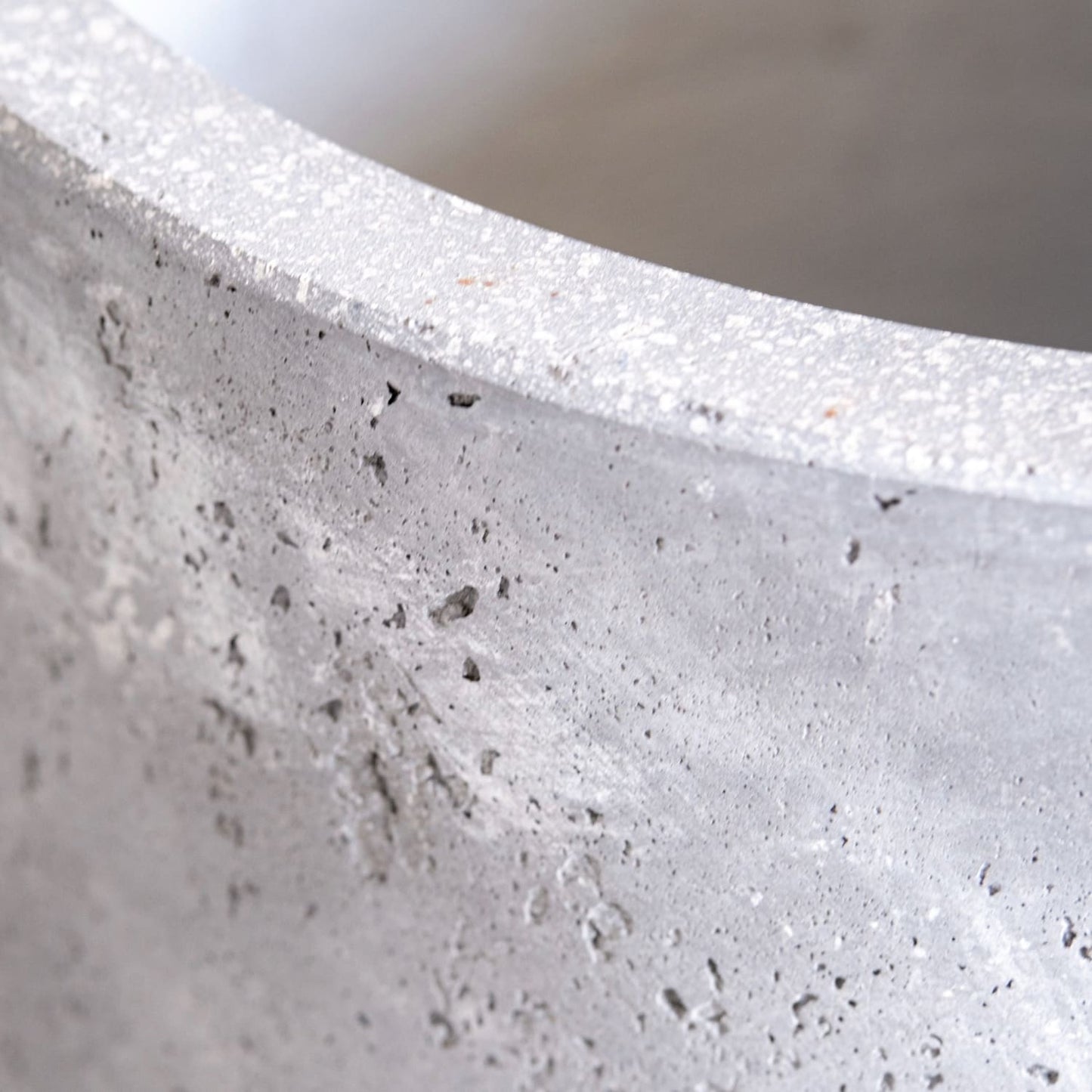 Vessara | Onyx Dusk – 55cm Extra Large Concrete Vase Planter – 32L Tall Plant Pot