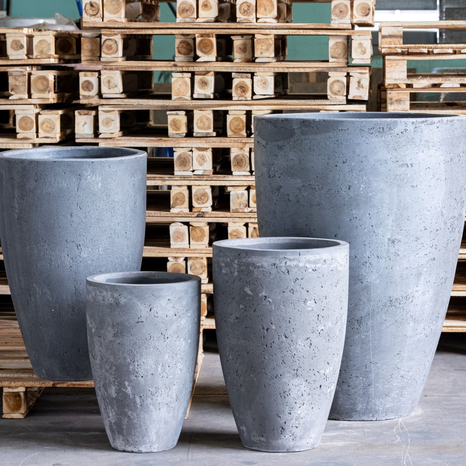 Vessara | Onyx Dusk – 55cm Extra Large Concrete Vase Planter – 32L Tall Plant Pot