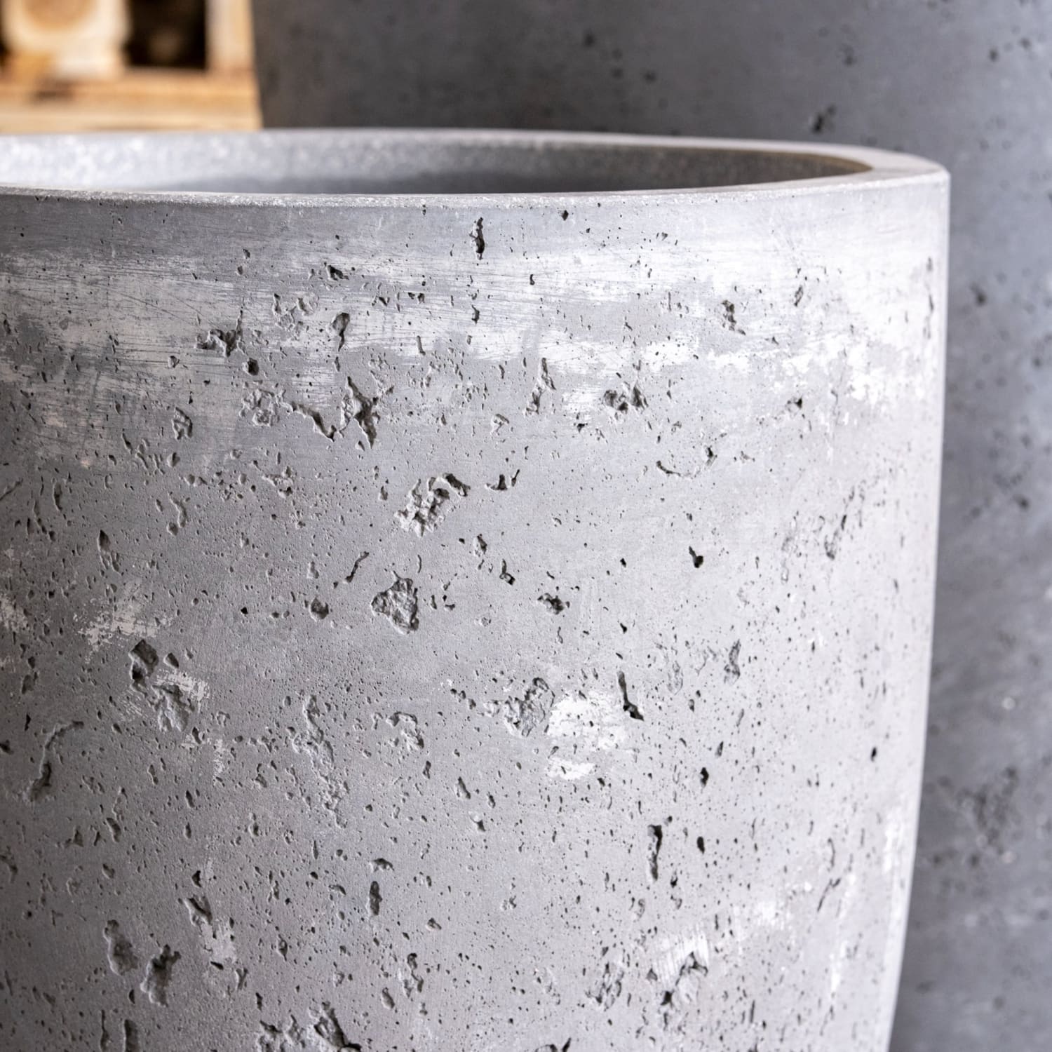 Vessara | Onyx Dusk – 68cm Extra Large Concrete Tall Vase Planter – 61L Round Plant Pot