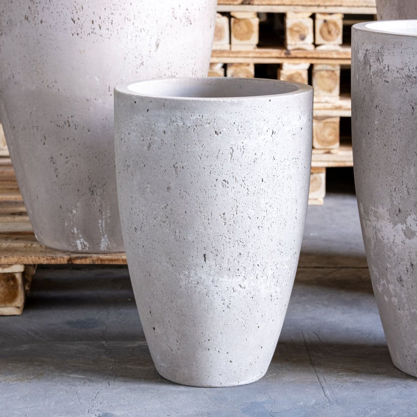 Vessara | Truffle – 40cm Tall Concrete Planter – 15L Vase-Shaped Plant Pot