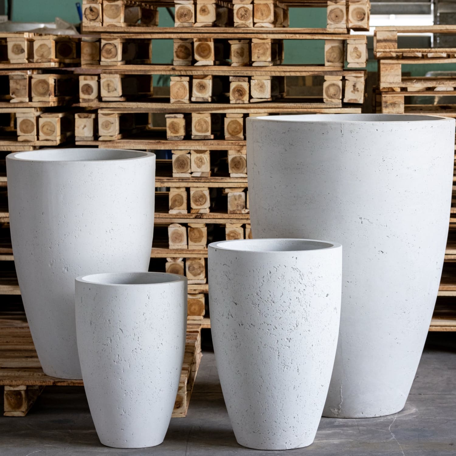 Vessara | White Mist – 100cm XXL Concrete Vase Planter – 172L Tall Plant Pot