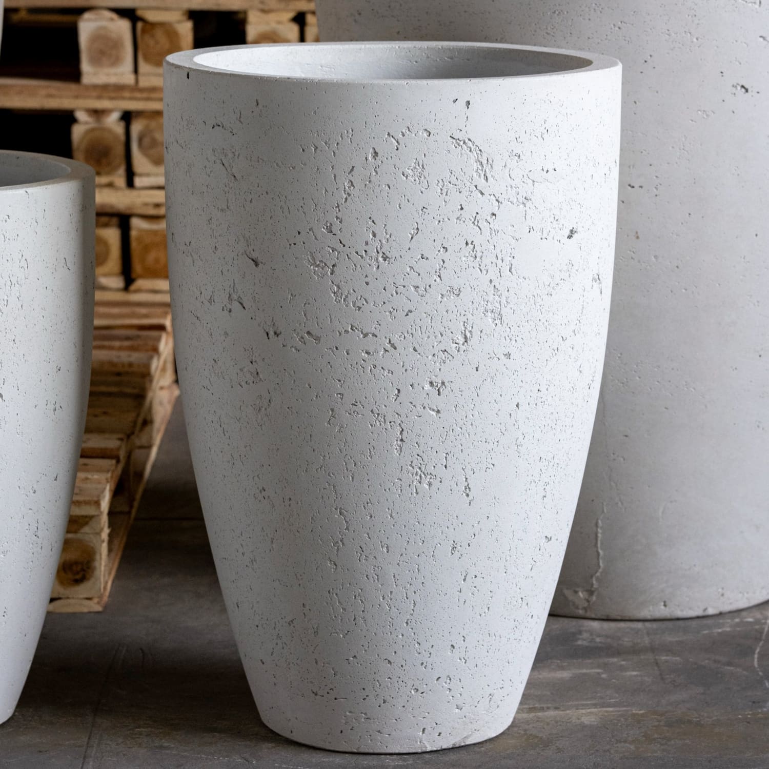 Vessara | White Mist – 100cm XXL Concrete Vase Planter – 172L Tall Plant Pot