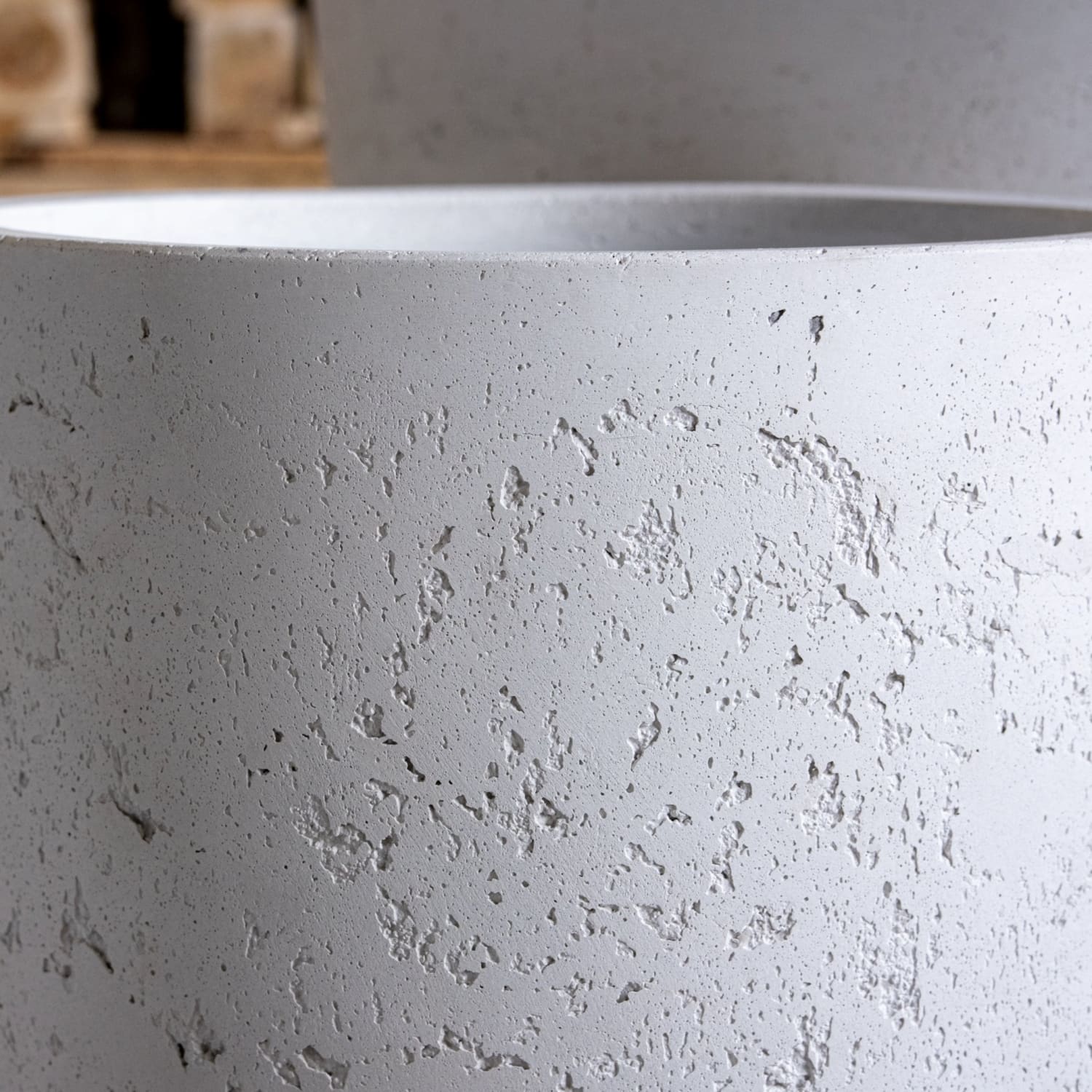 Vessara | White Mist – 55cm Extra Large Tall Concrete Planter – 32L Vase-Style Plant Pot